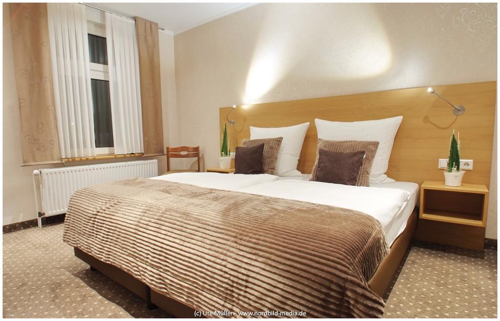 Zur Linde Hotel Heede Екстериор снимка