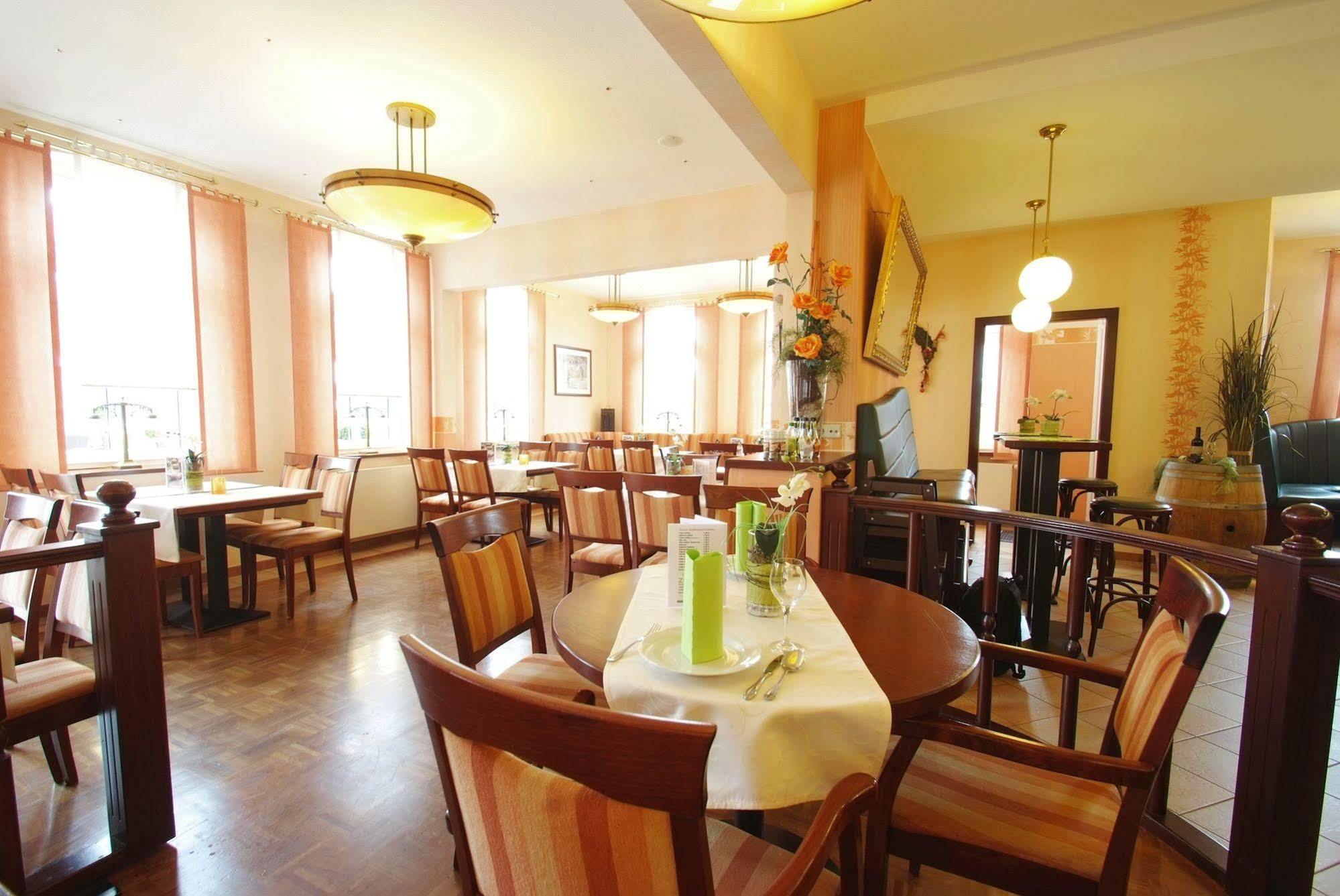 Zur Linde Hotel Heede Екстериор снимка