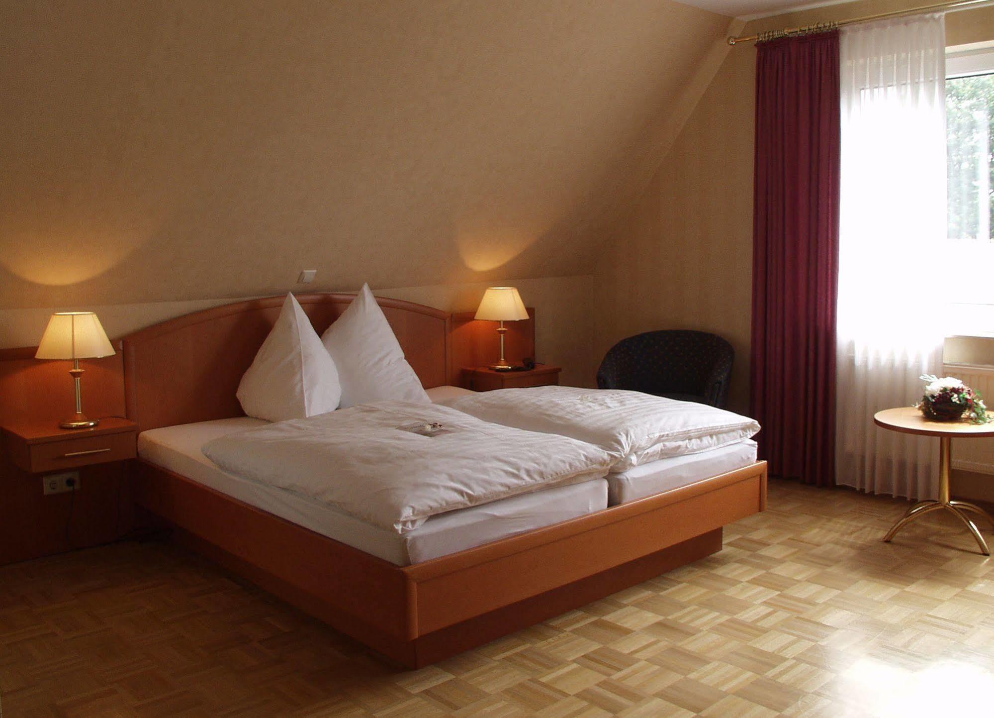 Zur Linde Hotel Heede Екстериор снимка