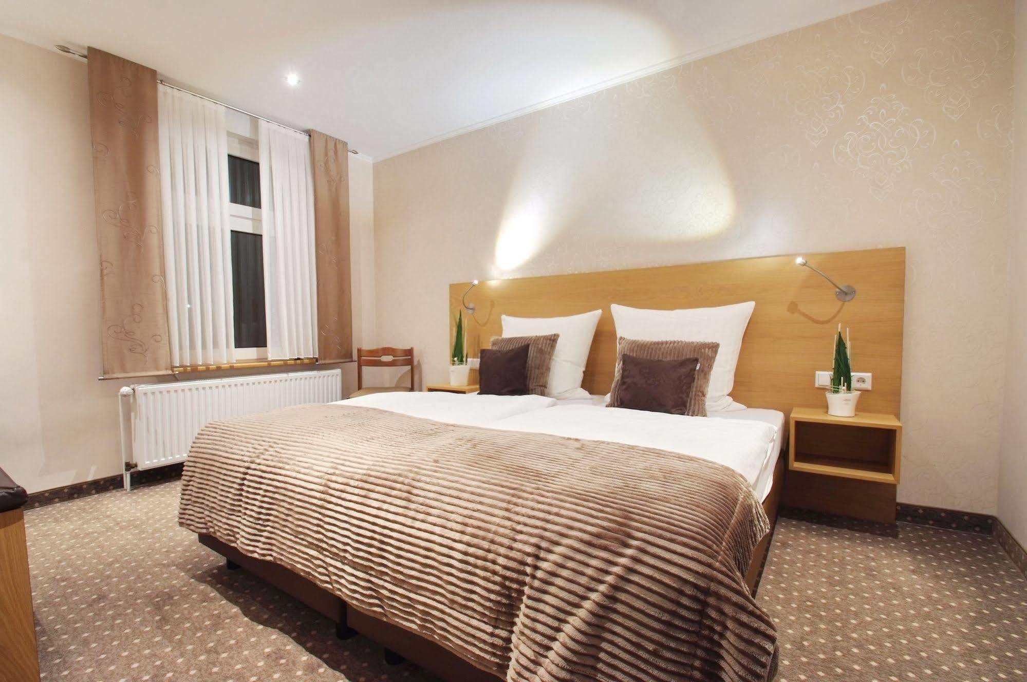 Zur Linde Hotel Heede Екстериор снимка
